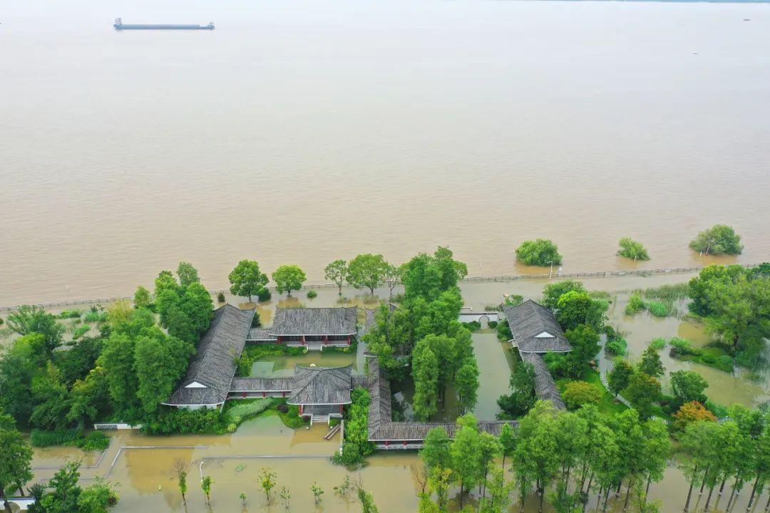 湖北暴雨来袭，应对暴雨的实用指南及最新降雨消息汇总